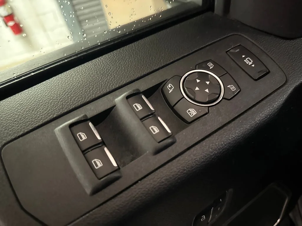 Used 2017  Ford Lariat image 19