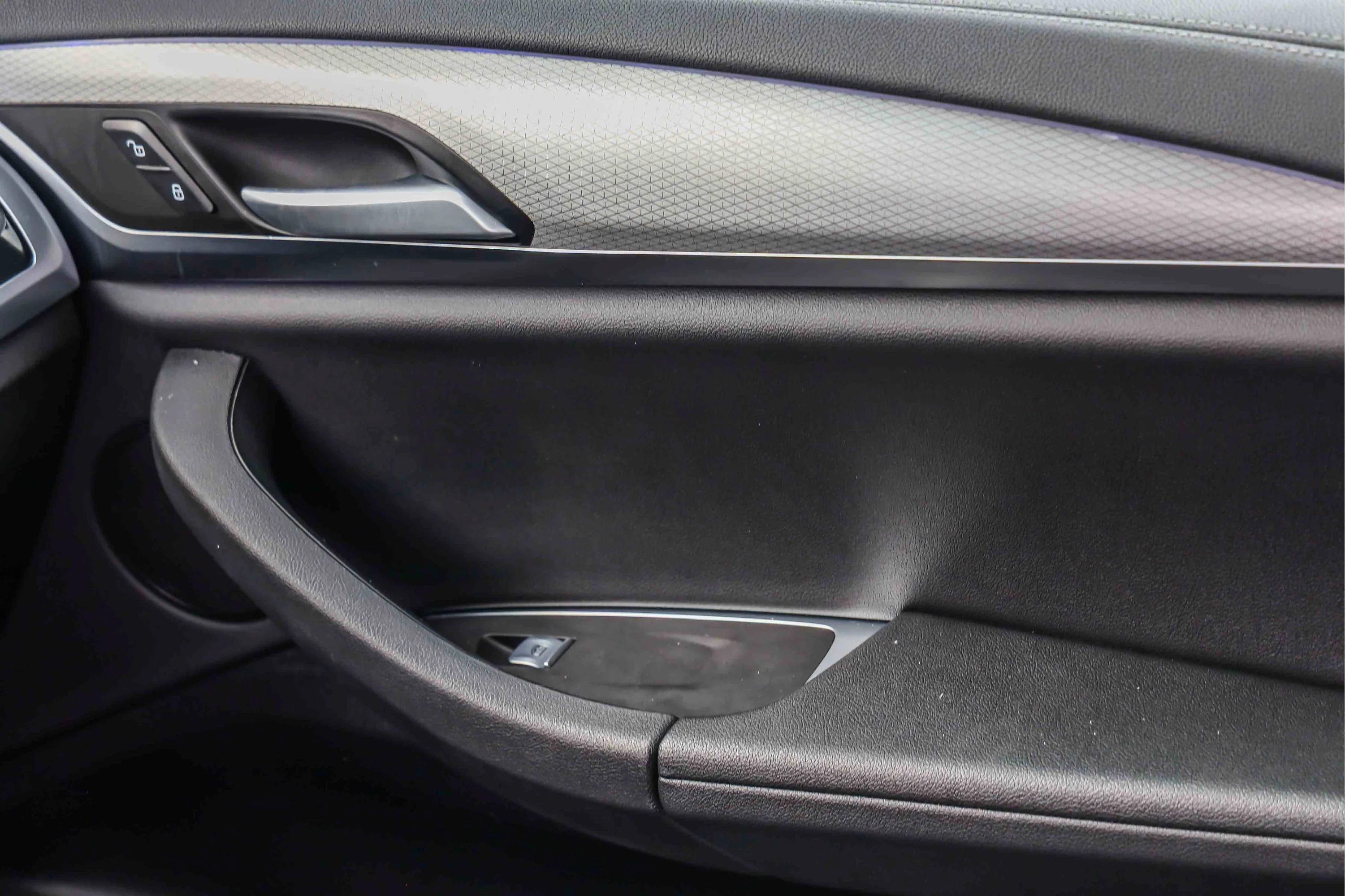 Used 2021 Black Sapphire Metallic BMW xDrive30i image 16
