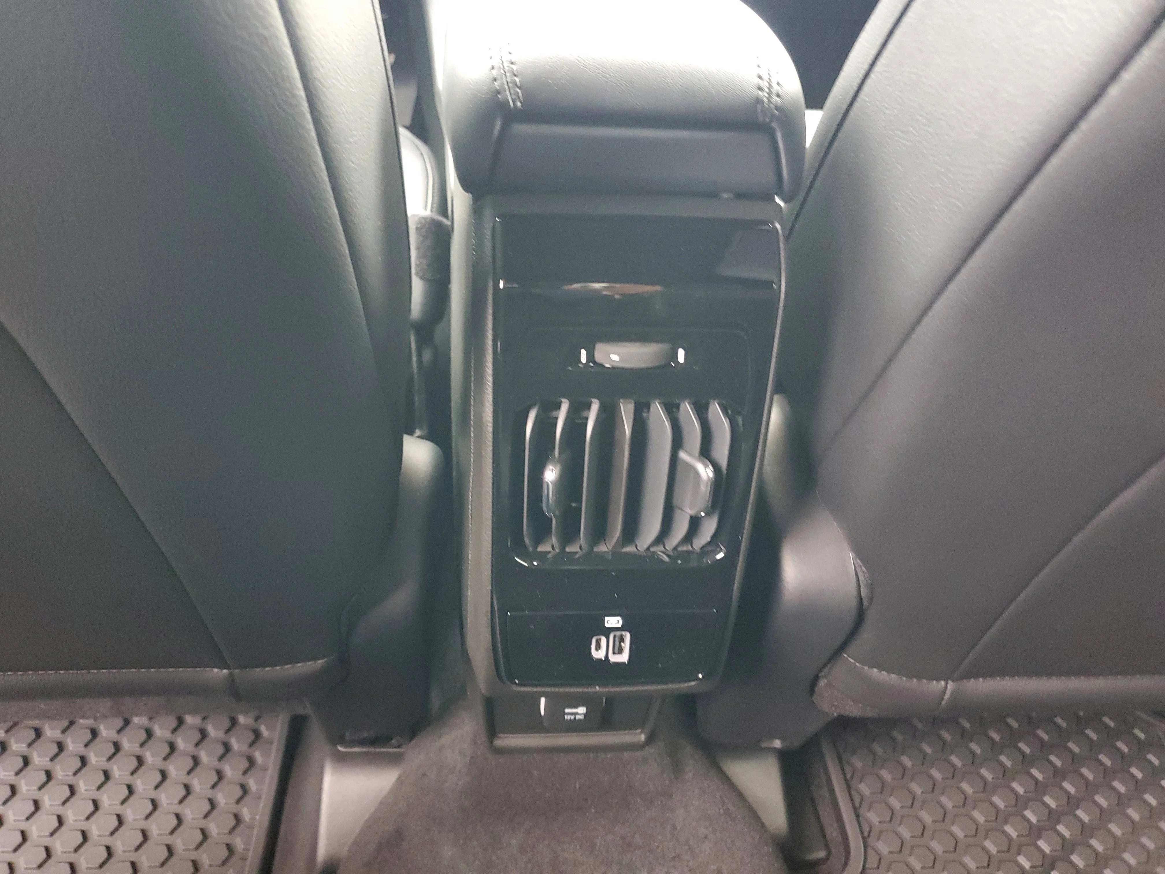 New 2026 Red Hot Pearl-Coat Exterior Paint Jeep Latitude image 18