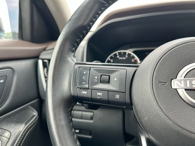Used 2022 Black Nissan SL image 39