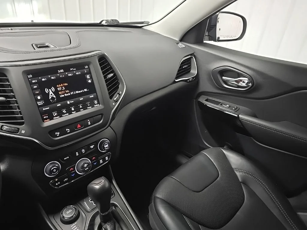 Used 2023 Gray Jeep Altitude image 29