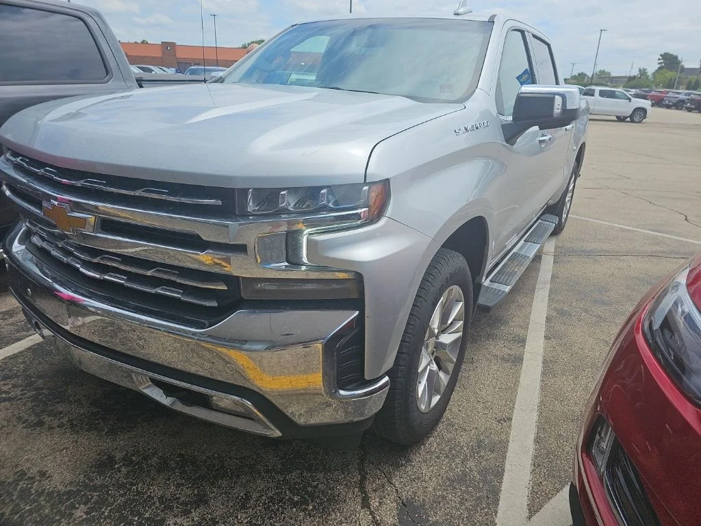 Used 2021  Chevrolet LTZ image 2