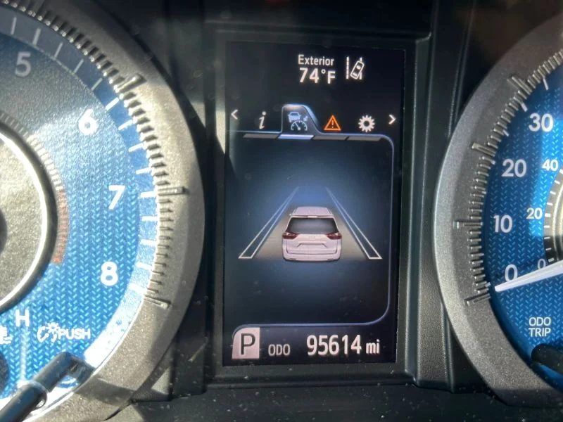 Used 2019 Silver Toyota L Minivan 4D image 44