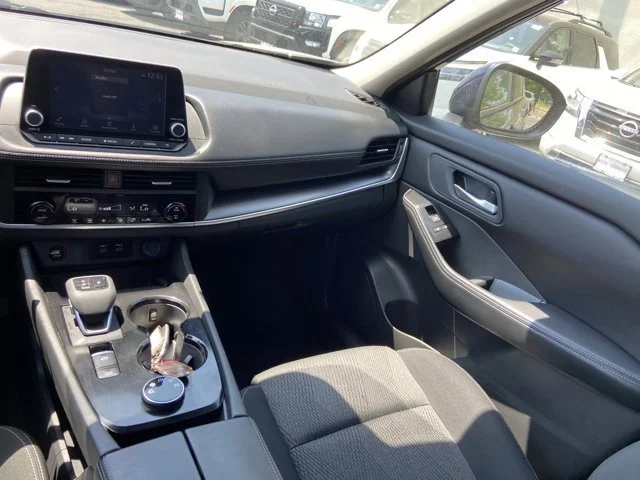 2025 Nissan Rogue SV - Photo 15