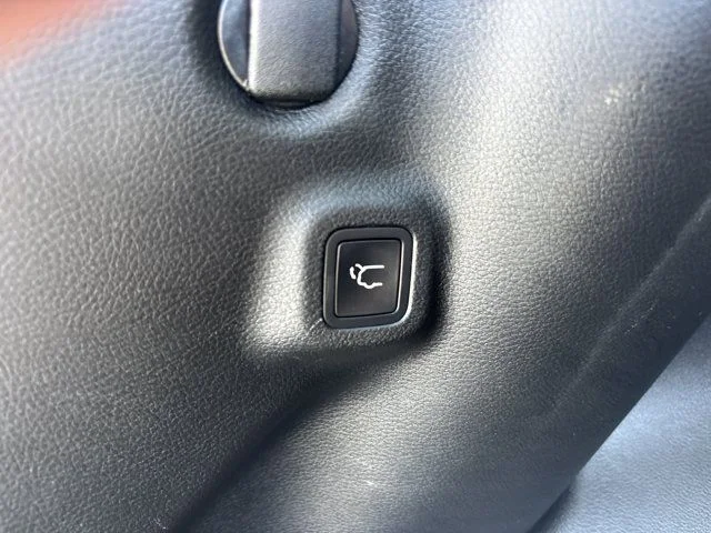 Used 2018 White Jeep Limited image 9