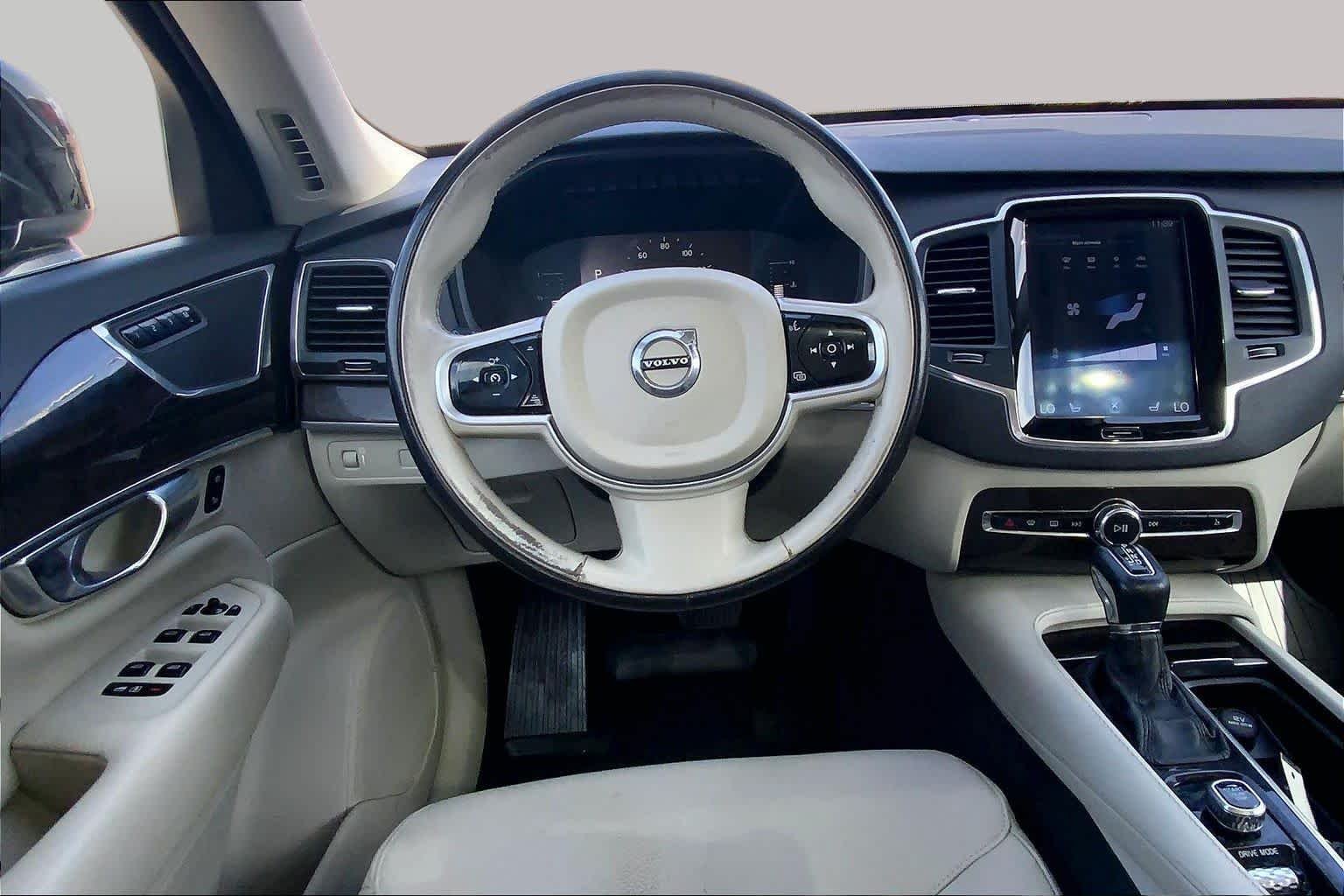 Used 2019 Onyx Black Metallic Volvo Momentum image 6