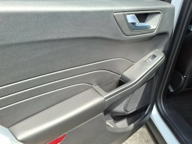 2025 Ford Escape Hybrid ST-Line Select - Photo 13