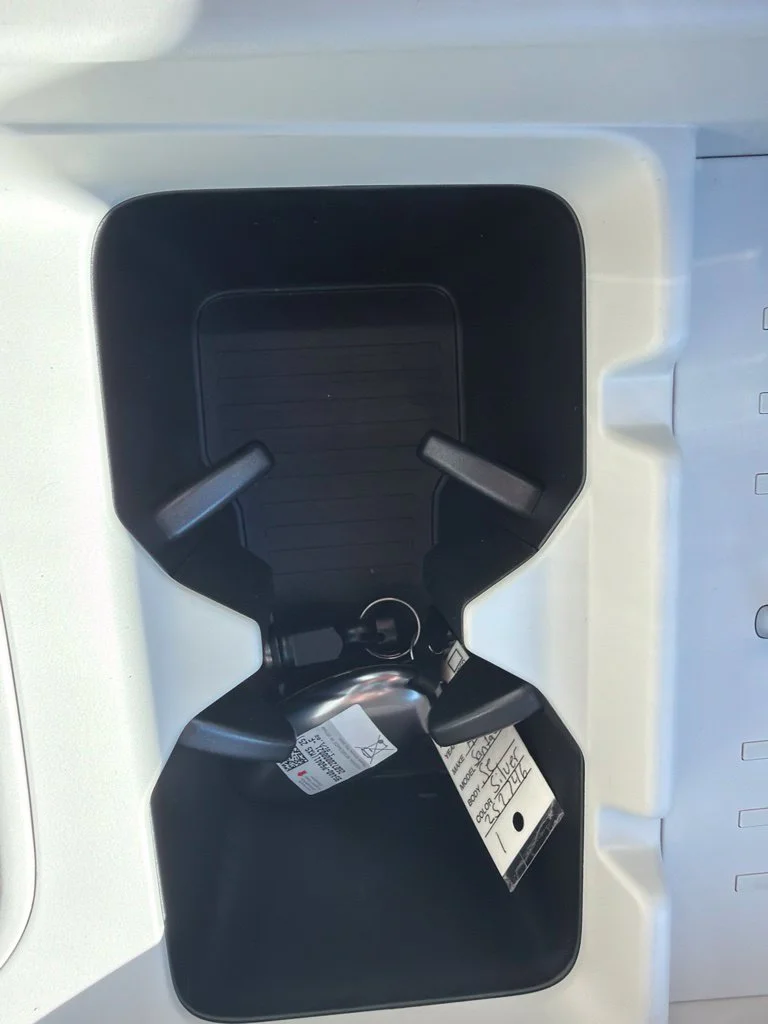 New 2027 Shimmering Silver Hyundai SE image 26