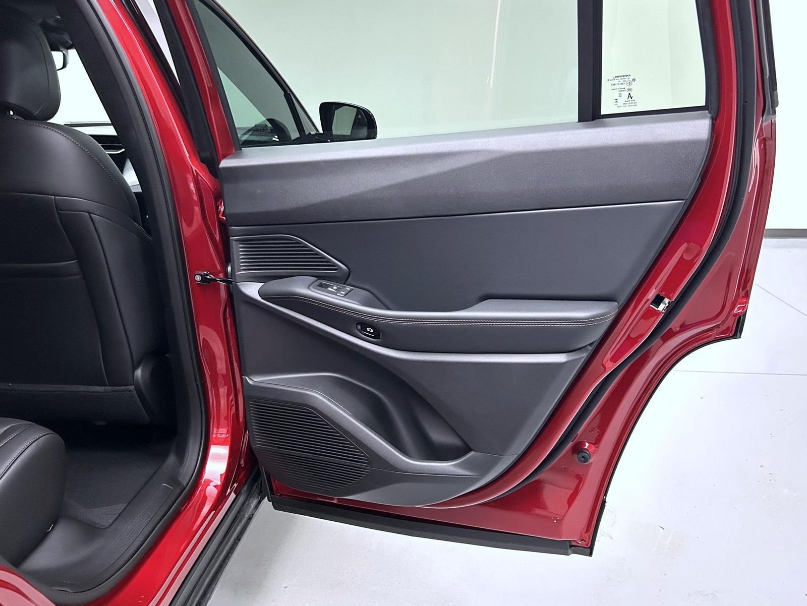 New 2026 Red Hot Pearl-Coat Exterior Paint Jeep Limited image 17