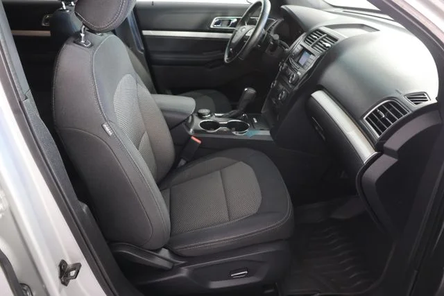 Used 2017 Silver Ford XLT image 23