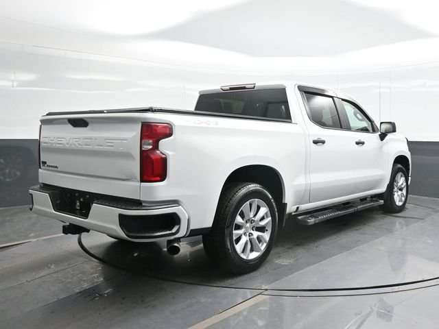 Used 2021 White Chevrolet Custom image 9