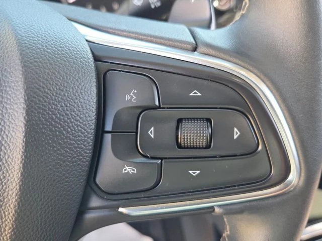 Used 2023 White Buick Essence image 22