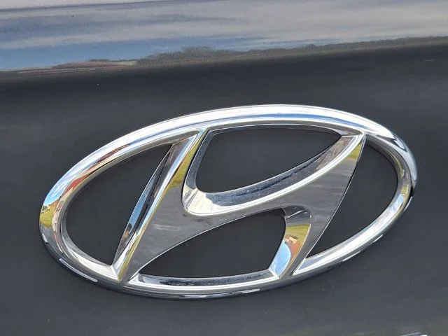 Used 2025 Gray Hyundai SEL image 34