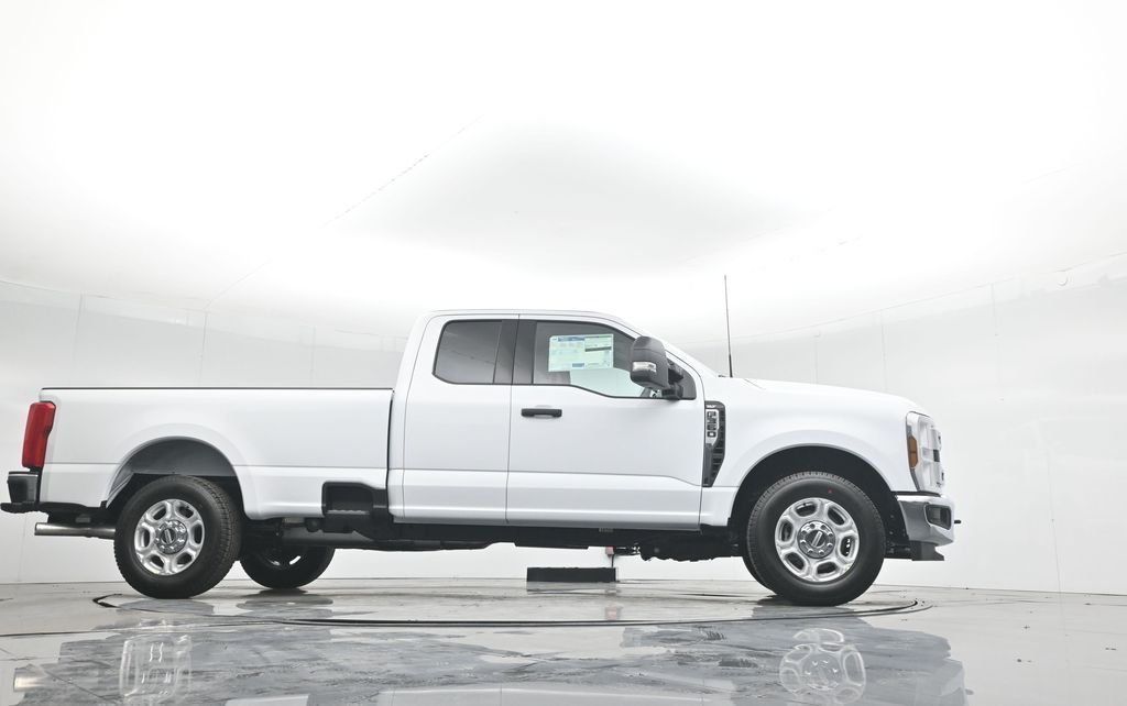 New 2026 Oxford White Ford XLT image 46