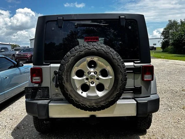 Used 2015 Silver Jeep Unlimited Sahara image 6