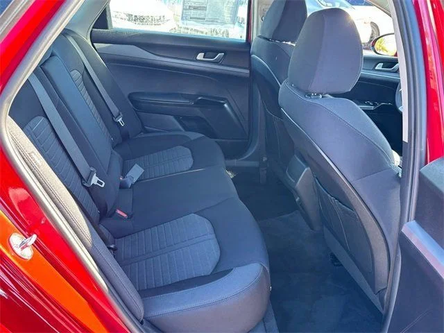 2025 Kia K5 LXS - Photo 14