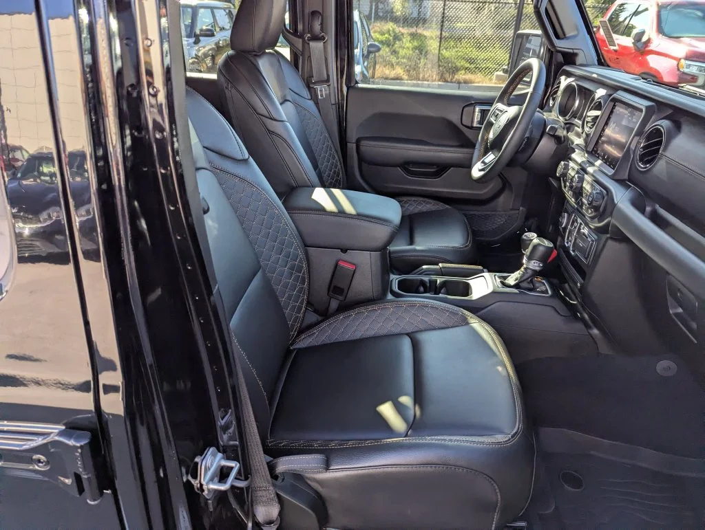 Used 2023 Black Jeep Overland image 35