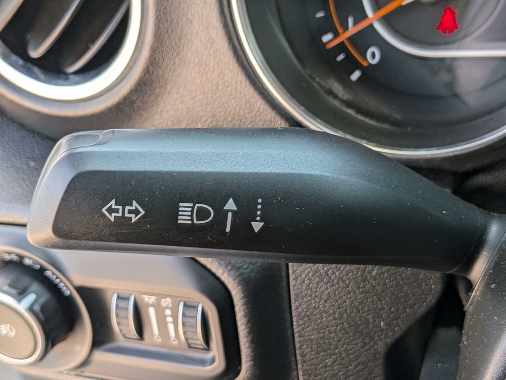 Used 2021 White Jeep Unlimited Sahara image 33