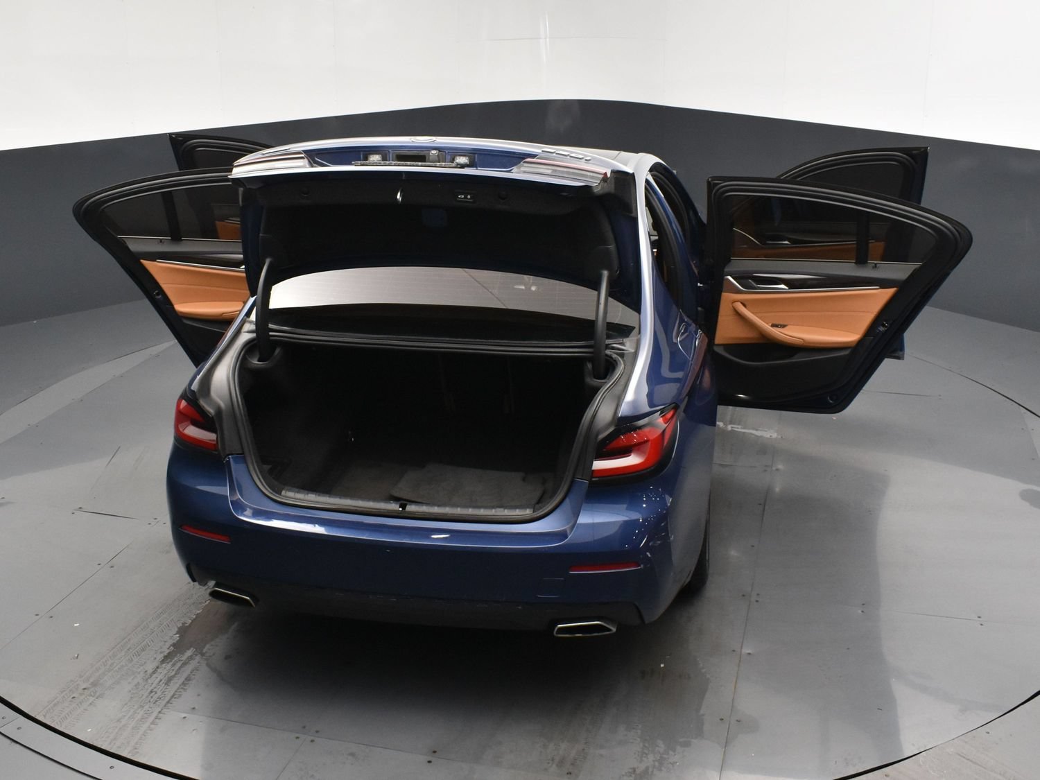 Used 2021 Phytonic Blue Metallic BMW 530i xDrive image 23