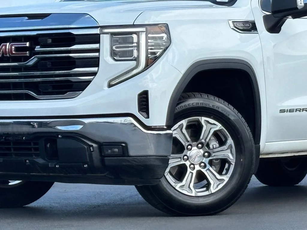 Used 2025 White GMC SLT image 2
