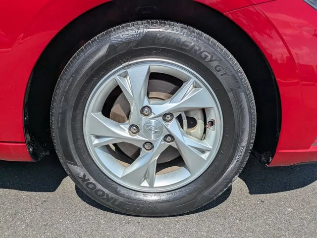 Certified Used 2022 Scarlet Red Hyundai SE image 11