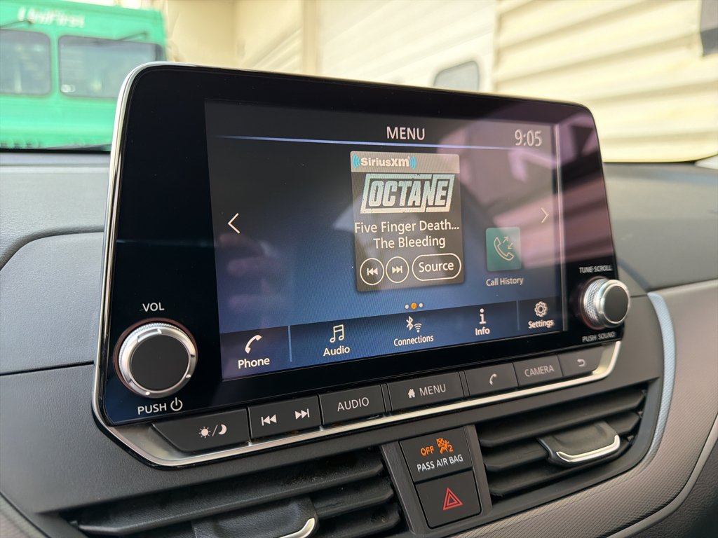 Used 2025 Grey Nissan SR image 19