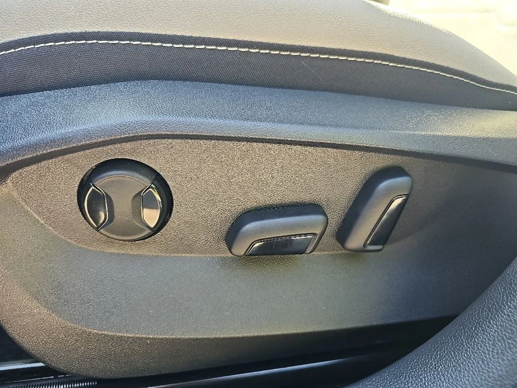2025 Volkswagen Taos SE - Photo 15