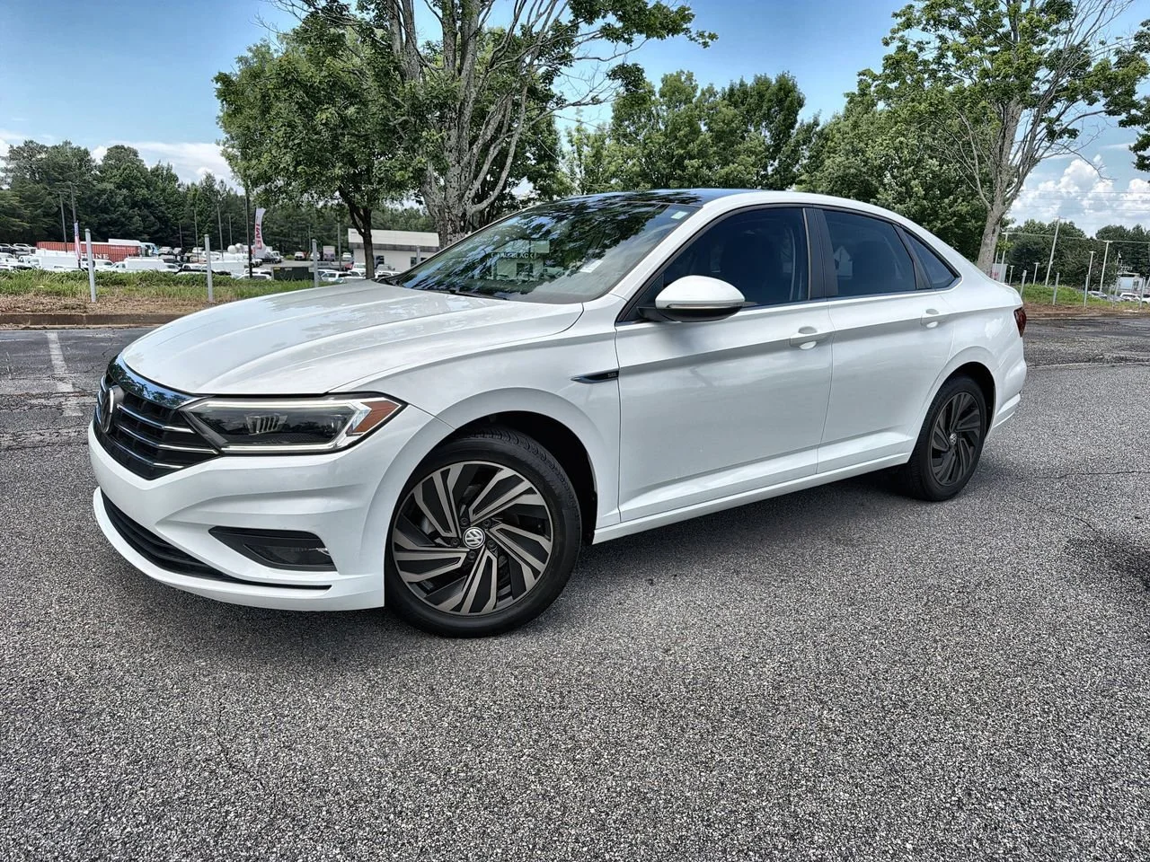 Used 2019 White Volkswagen 1.4T SEL Premium image 1
