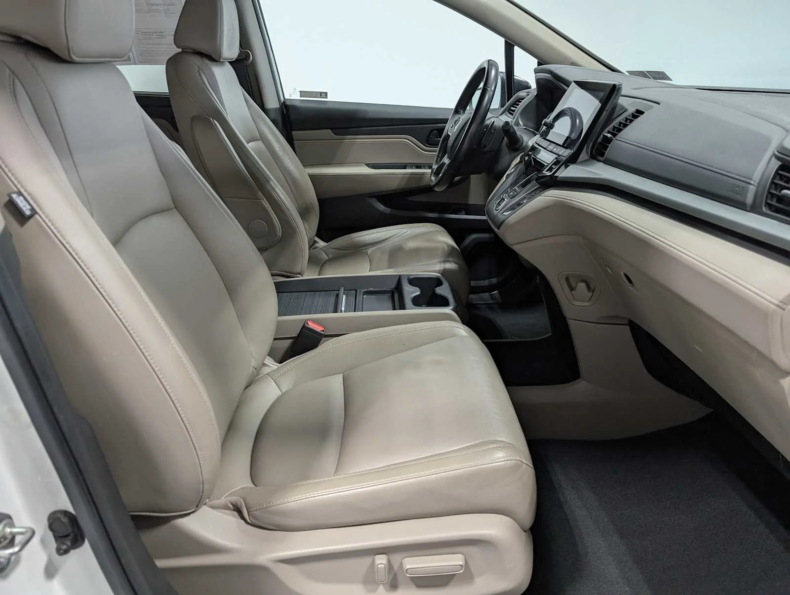 Used 2019 White Diamond Pearl Honda EX-L image 44