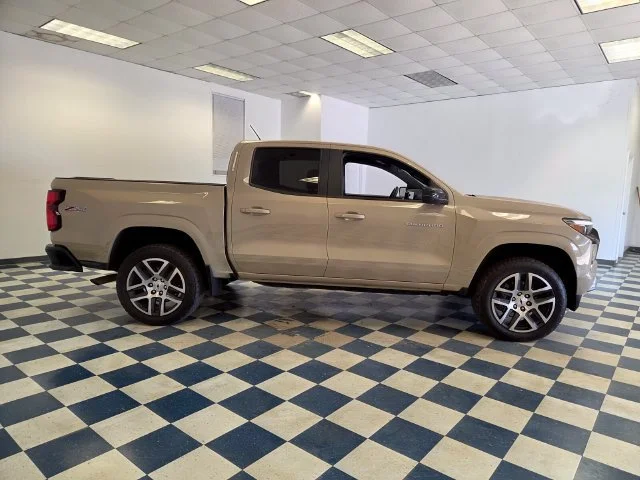 Used 2023 Sand Dune Metallic Chevrolet Z71 image 8