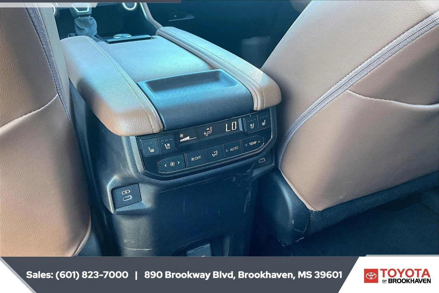 Used 2024 Coastal Cream Toyota Platinum image 25