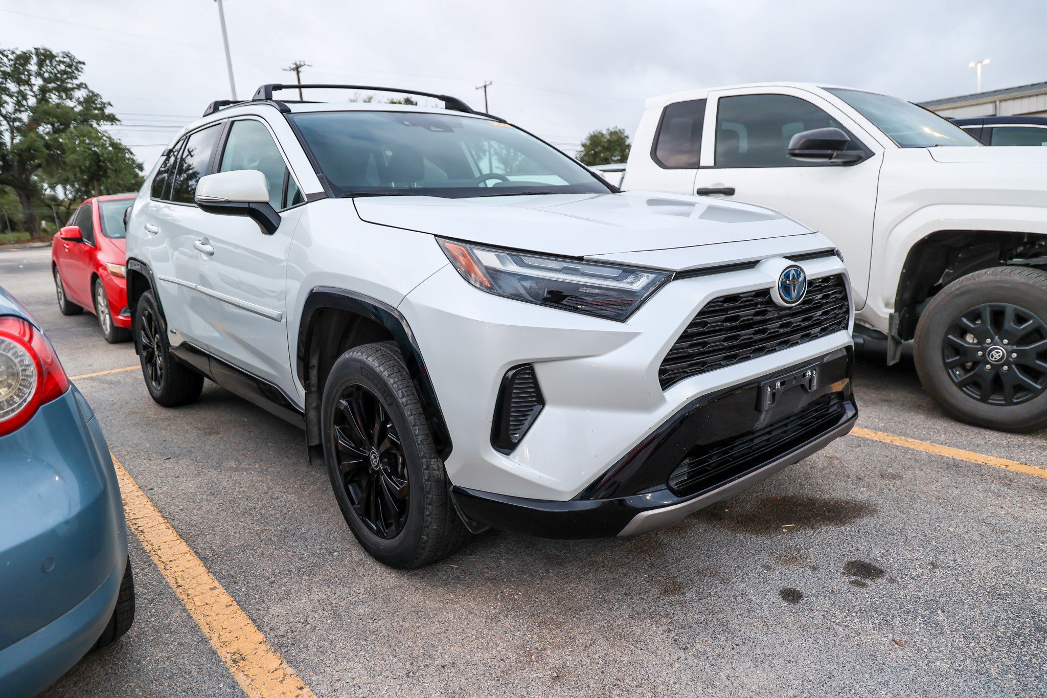 Used 2024 WIND CHILL PEARL Toyota Hybrid SE image 5