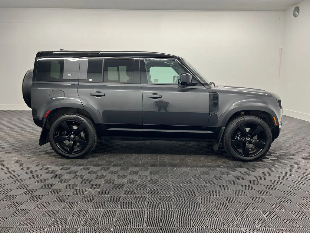Used 2023 Carpathian Grey Premium Metallic Land Rover V8 AWD Carpathian Edition image 7