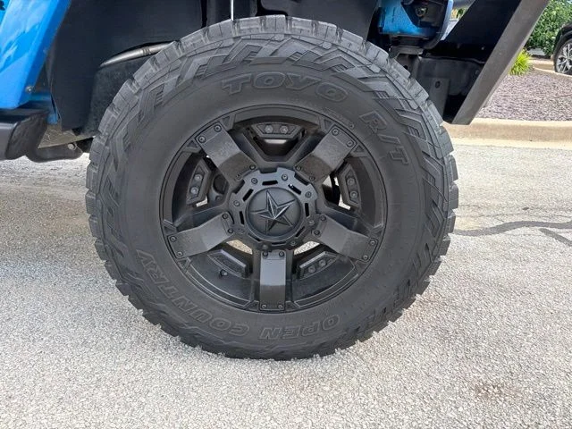 Used 2016 Blue Jeep Unlimited Sahara image 3