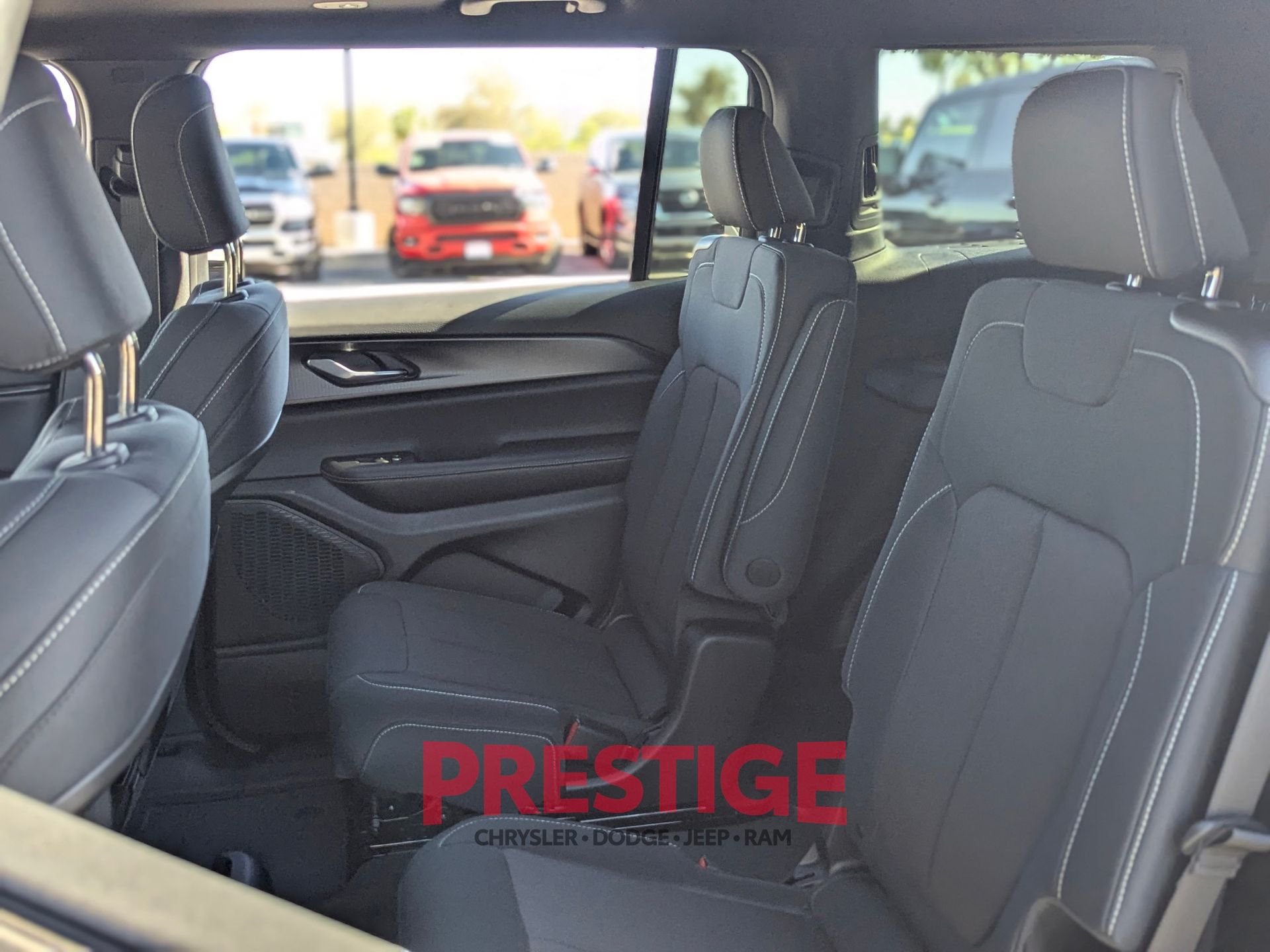 New 2026 Diamond Black Crystal Pearlcoat Jeep Laredo image 28