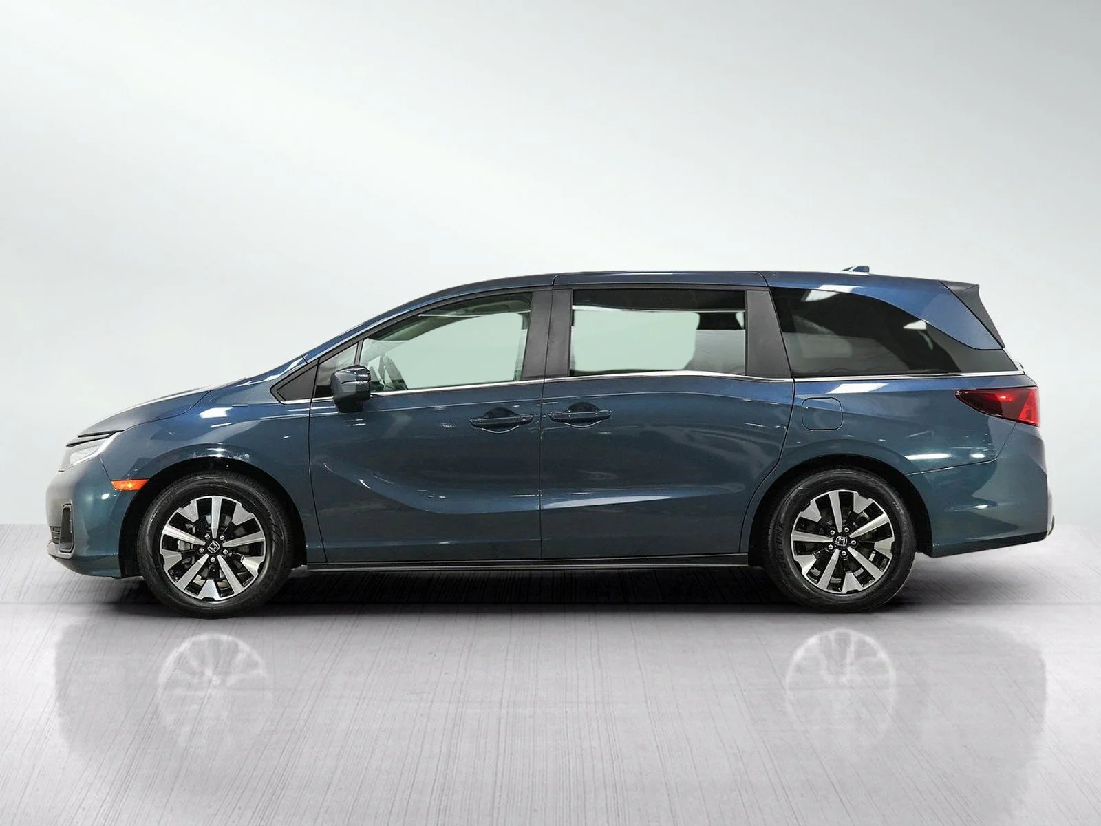 Used 2025 Honda Odyssey EX-L with VIN 5FNRL6H65SB058720 for sale in Minneapolis, Minnesota