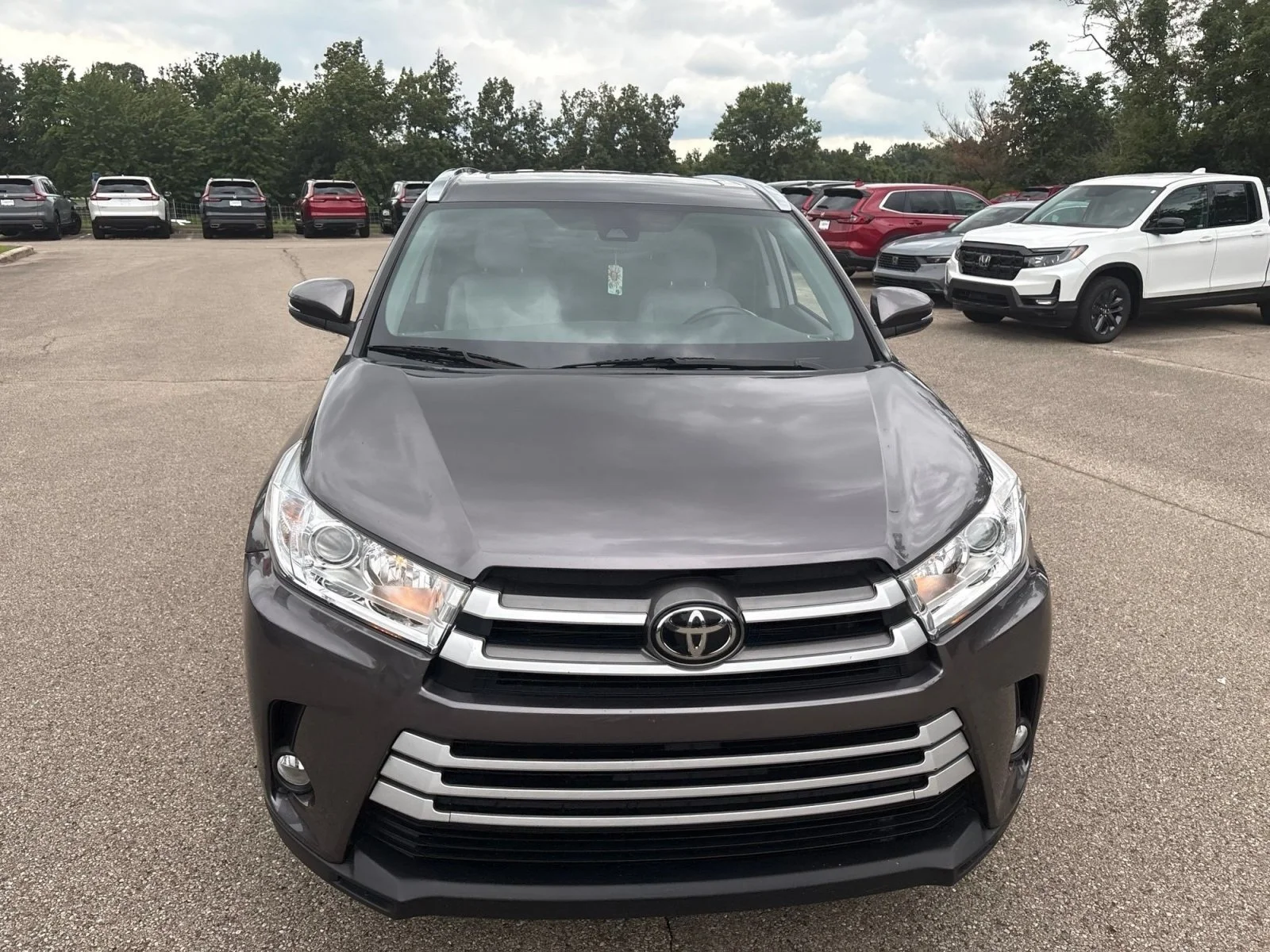 Used 2019 Predawn Gray Mica Toyota XLE image 14