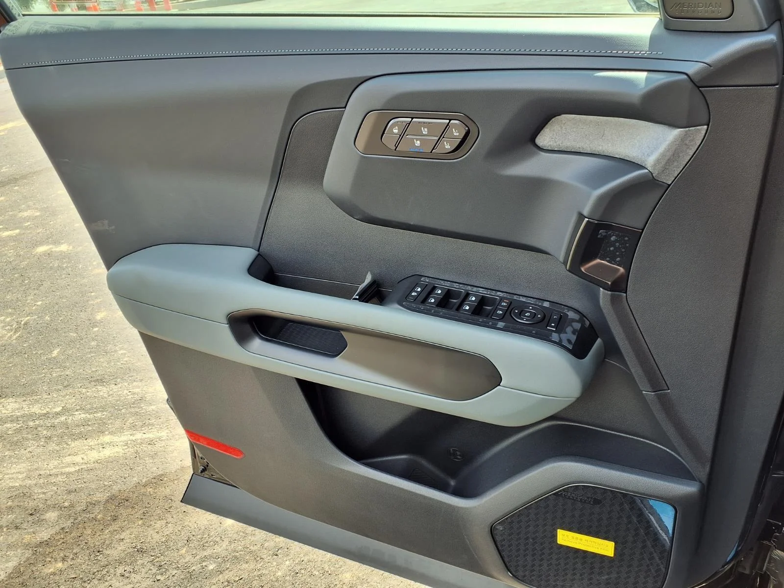 New 2027 Ebony Black KIA X-LINE SX AWD image 13