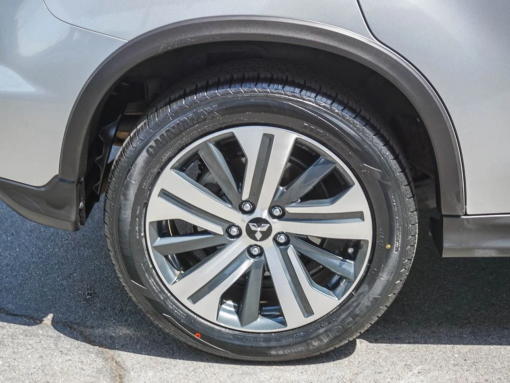 Used 2024 Silver Mitsubishi 2.0 ES image 8