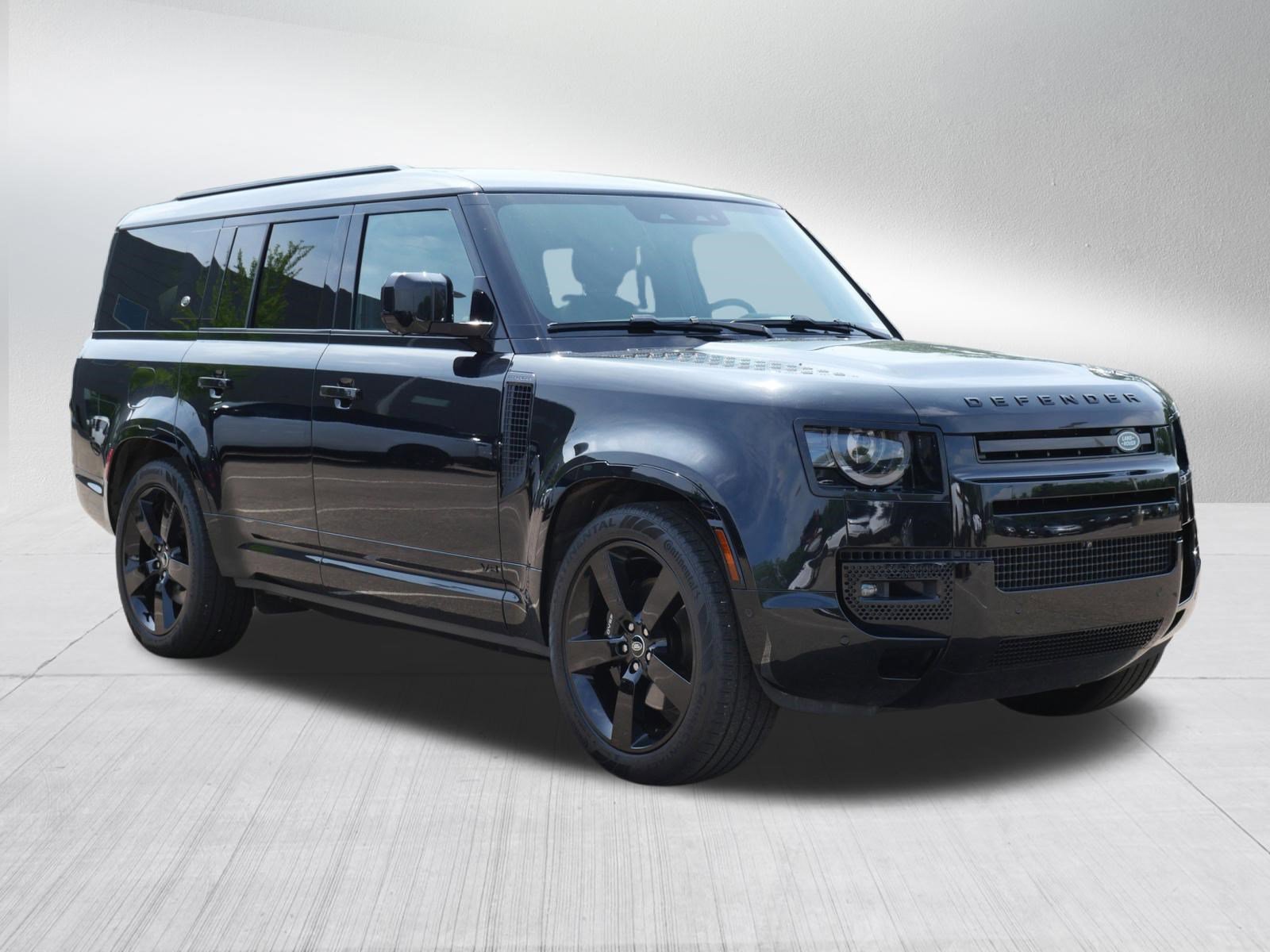 Used 2024 Santorini Black Metallic Land Rover V8 image 7