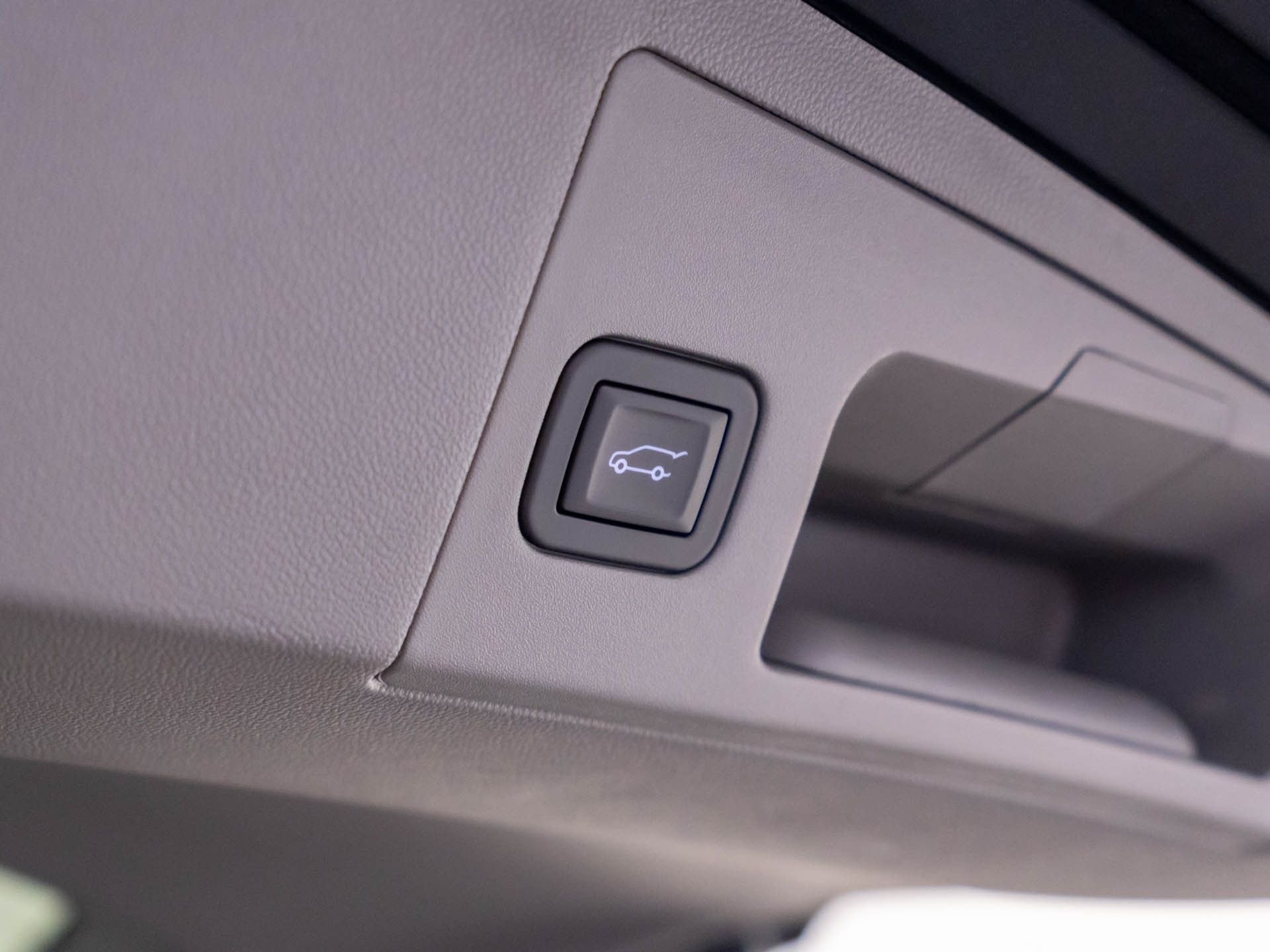 Used 2025 Black Cadillac Premium Luxury image 35