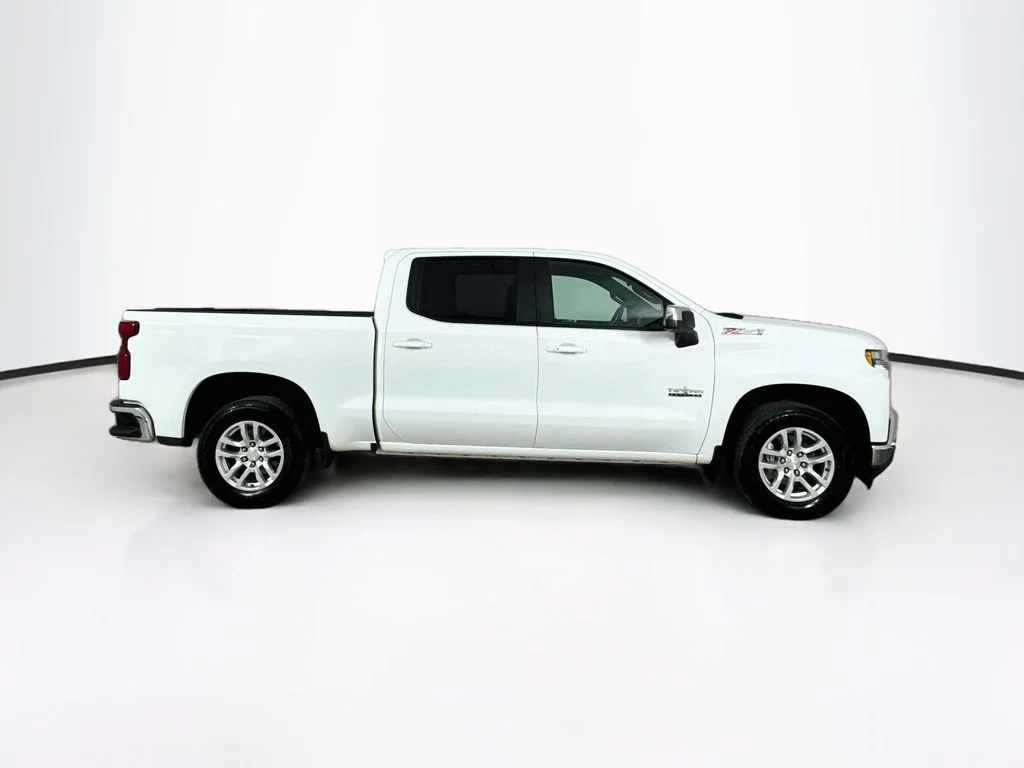 Used 2021 Summit White Chevrolet LT image 9
