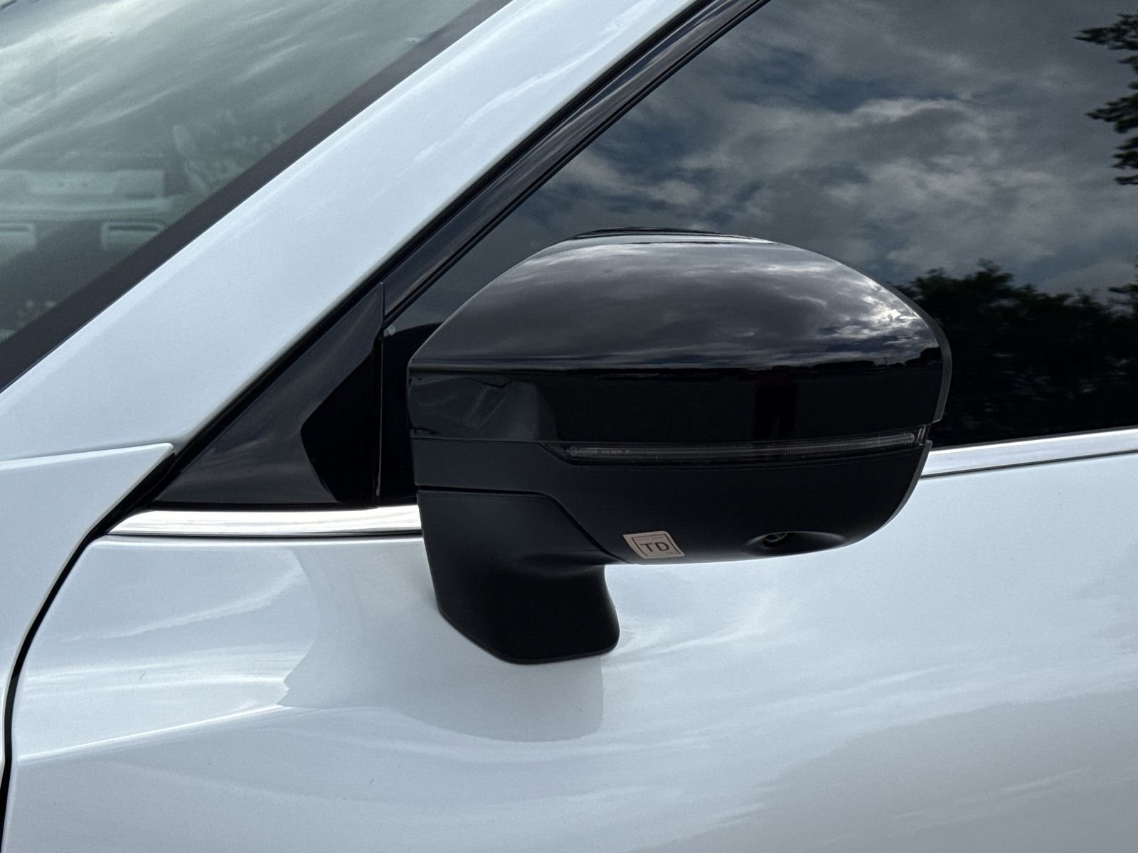 New 2026 White Nissan SL image 29