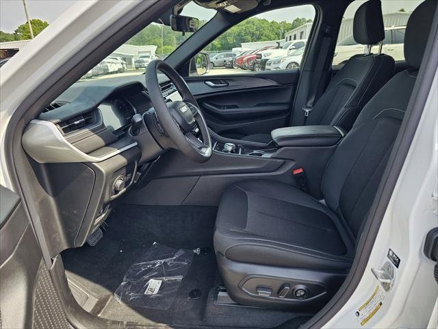 New 2026 Bright White Clear-Coat Exterior Paint Jeep Laredo image 17