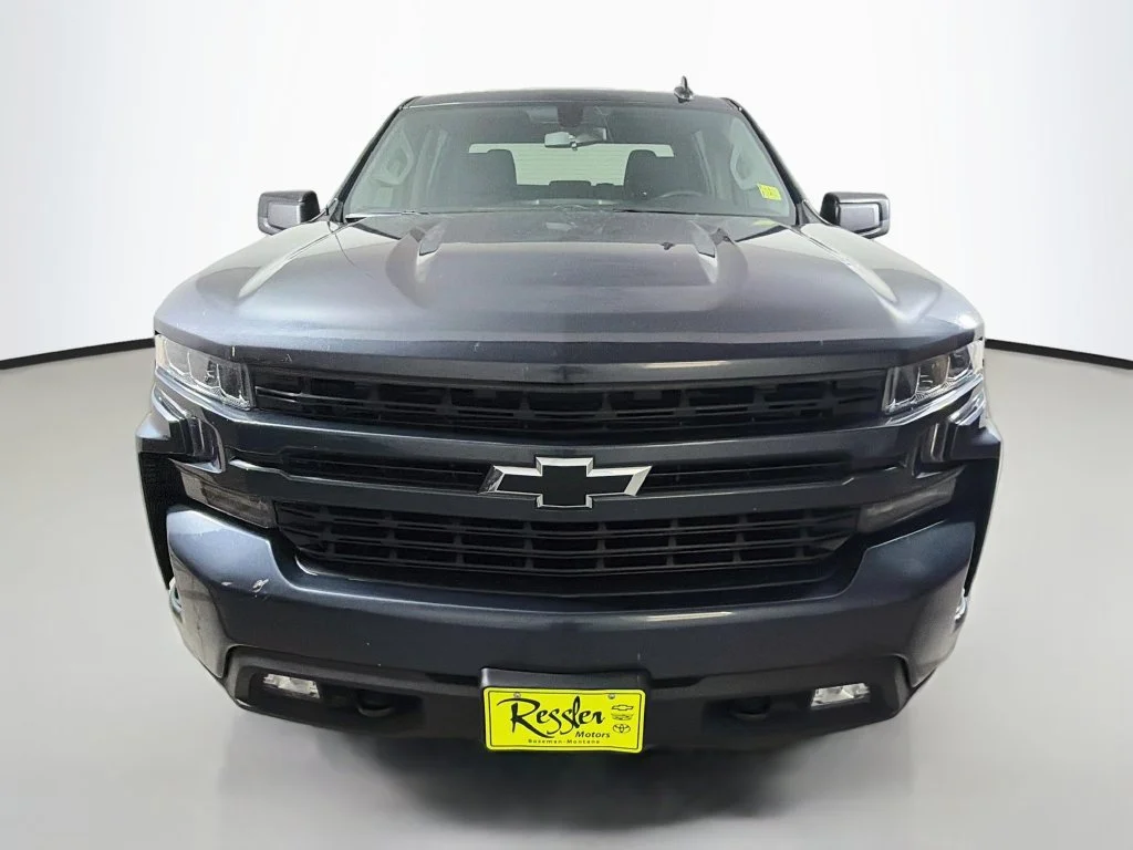 Used 2021 SHADOW GRAY METALLIC Chevrolet RST image 2