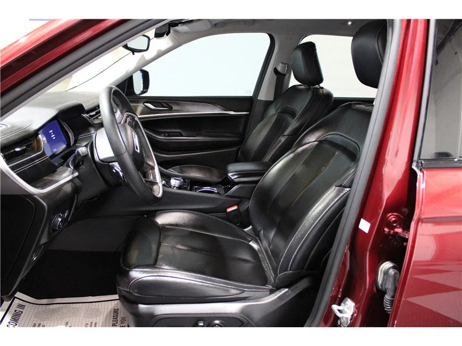 Used 2023 Velvet Red Pearlcoat Jeep Limited image 19