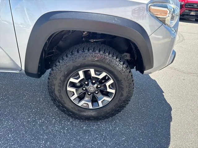 Certified Used 2020 SILVER SKY METALLIC Toyota  image 19