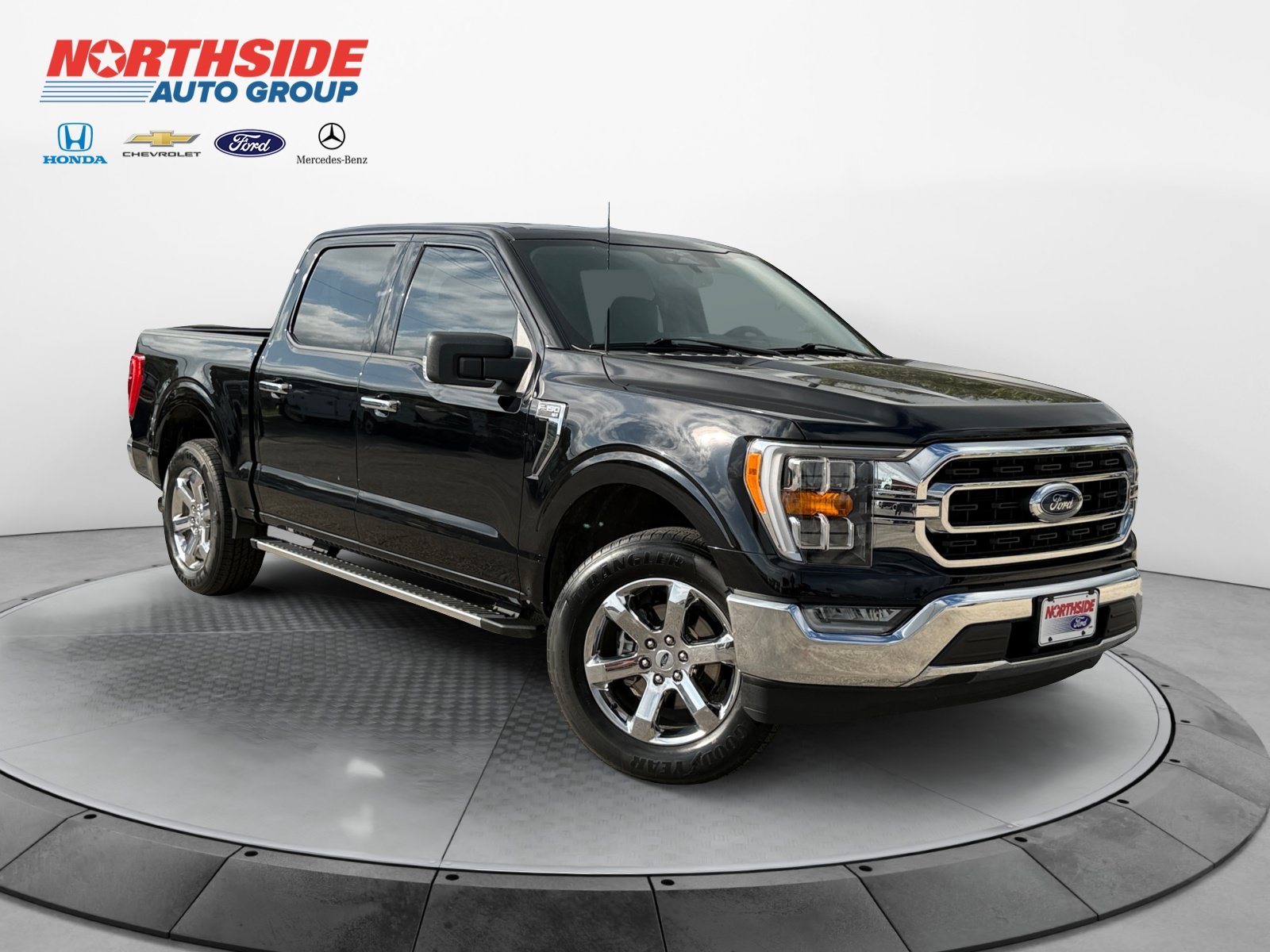 Used 2023 Agate Black Metallic Ford XLT image 1