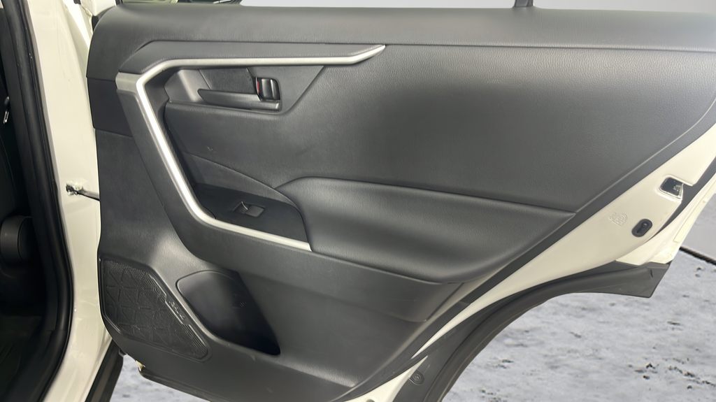 2022 Toyota RAV4 LE - Photo 42