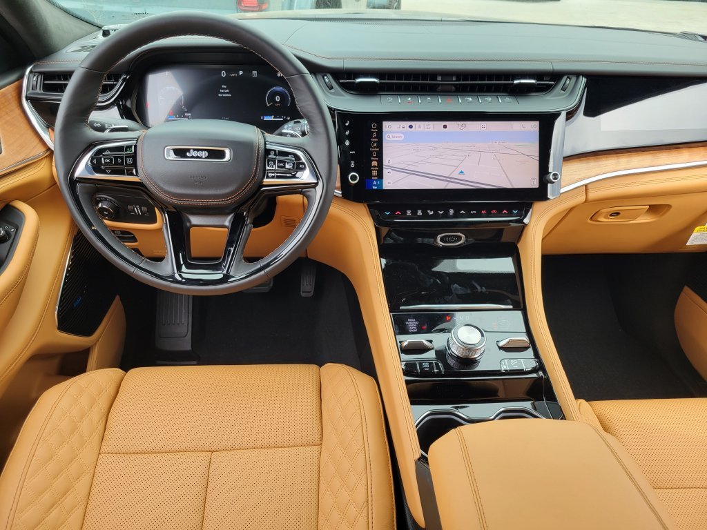 2027 Jeep Grand Cherokee photo 4